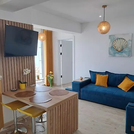 Blue Sky By Seaside Holding Apartment Navodari