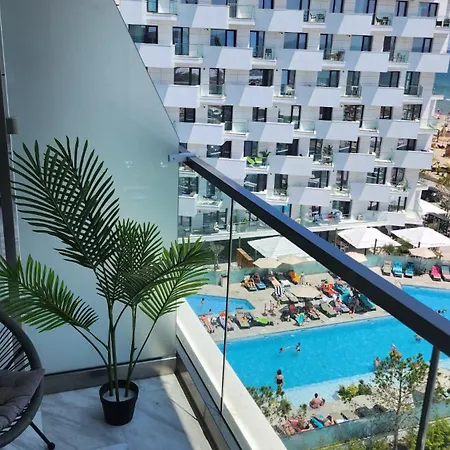 Blue Sky By Seaside Holding Apartment