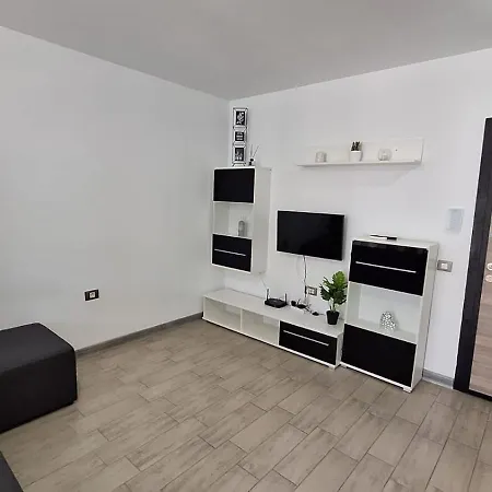 Alezzi Apartament M 公寓